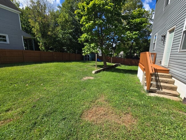 Building Photo - Super, Renovated 3 bed 1 bath! Available Now!