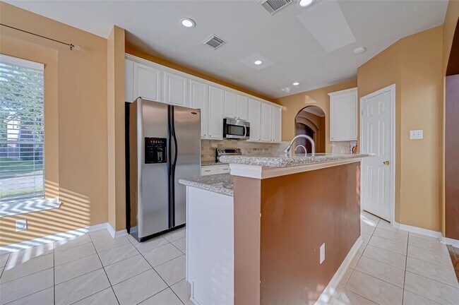 Building Photo - 1606 Maryvale Dr