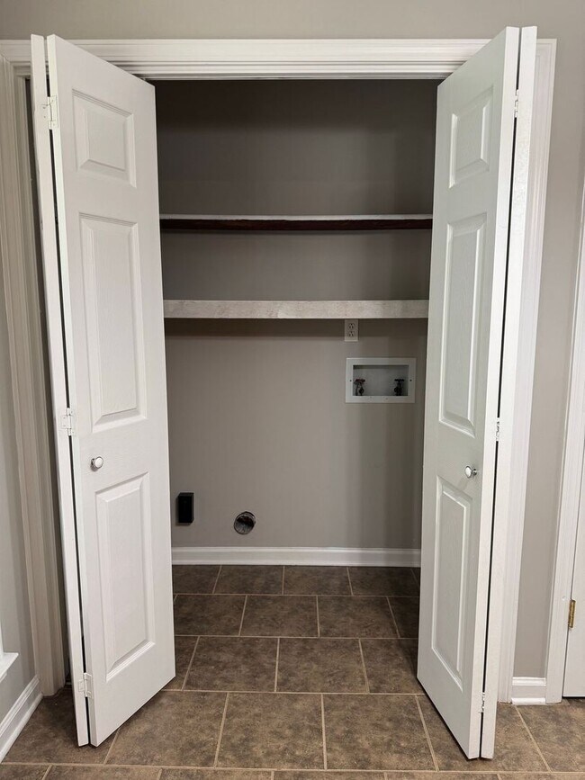 Building Photo - Sango! Partial Brick home with 3 bedrooms,...