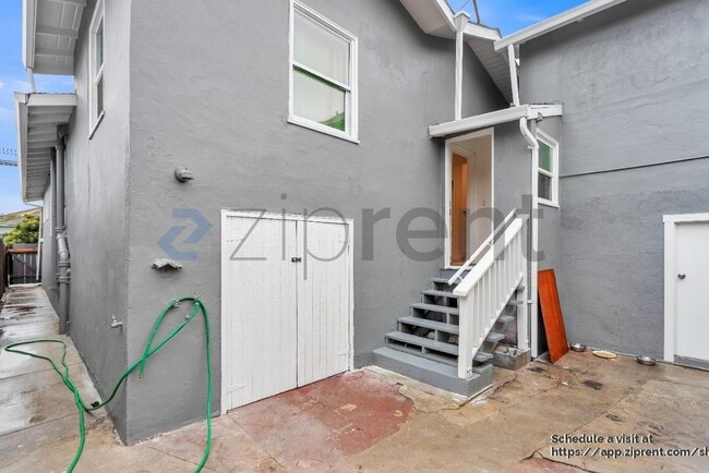 Building Photo - 1008 92nd Ave