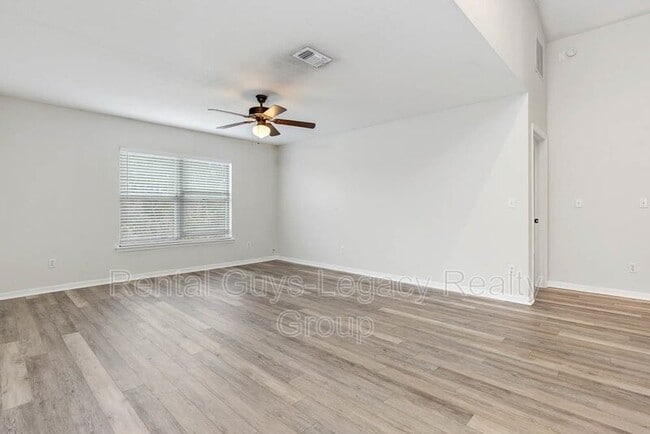 Building Photo - 402 Hearthside Ct