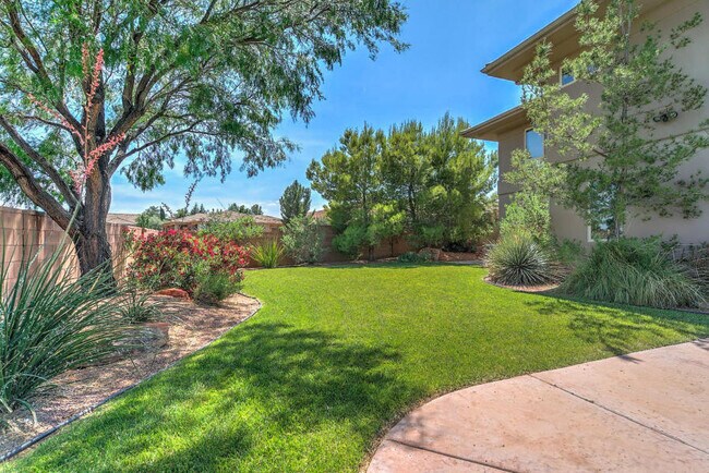 Building Photo - Stunning Luxury Home in Green Springs with...