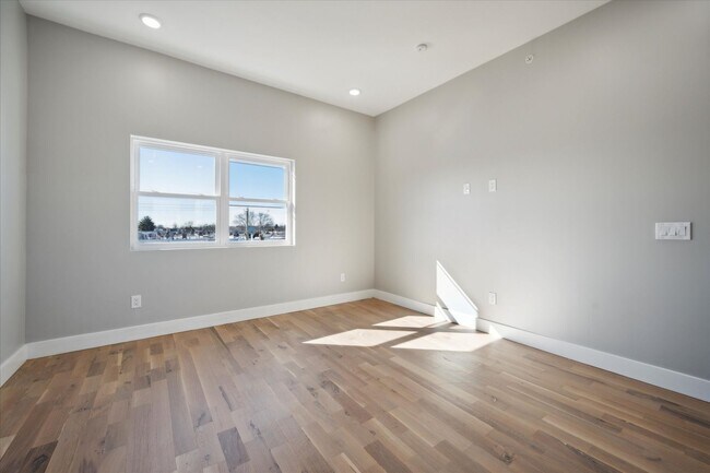Building Photo - 5412 Delancey St