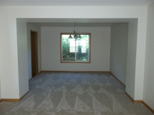 Building Photo - Comfort & Space in Fort Collins – 5BR Home...