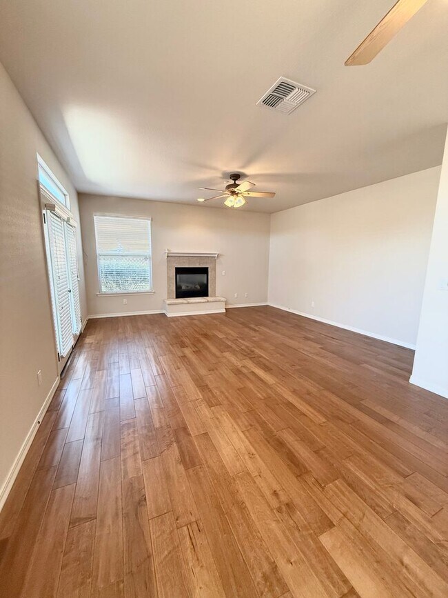 Building Photo - 3 BEDROOM 2 BATH HOME IN TEMPLETON!! MOVE IN READY