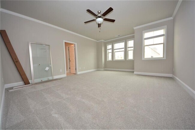 Building Photo - 2170 Manor Pointe Dr