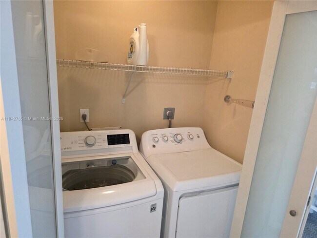 Building Photo - 1365 Crystal Way