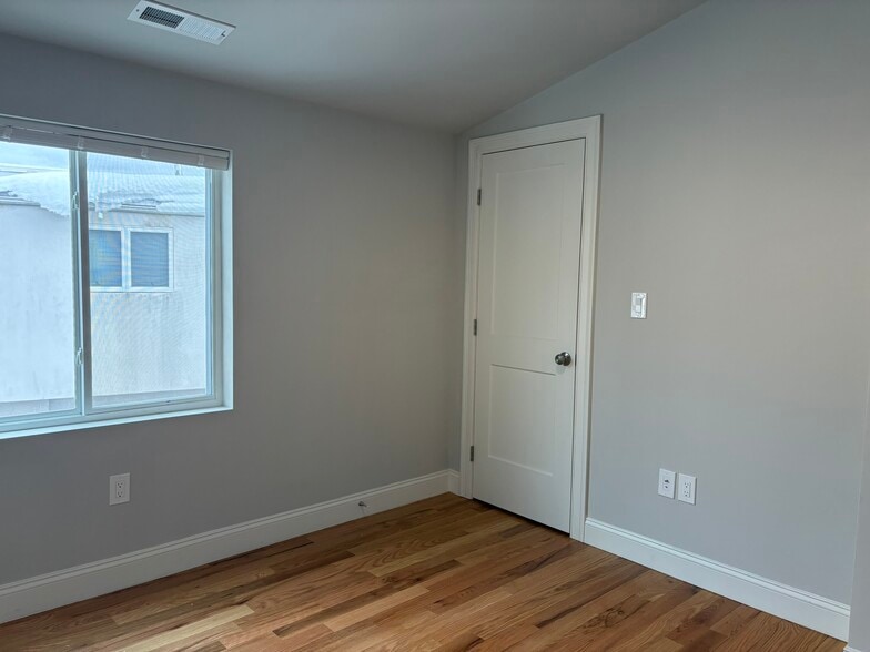 Building Photo - 255 Salem St