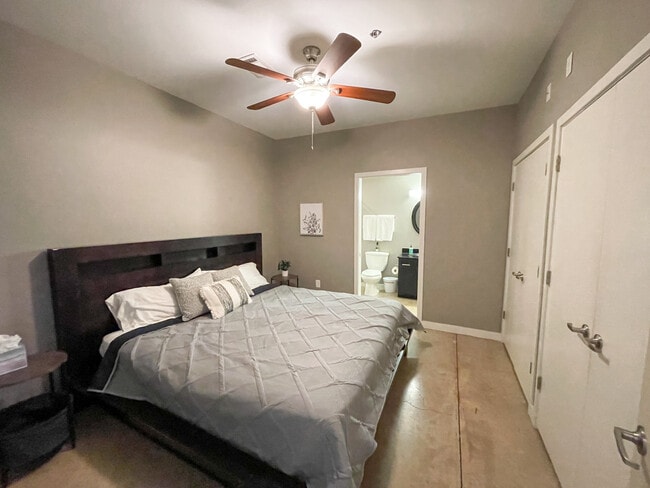 Building Photo - 225 S Main St