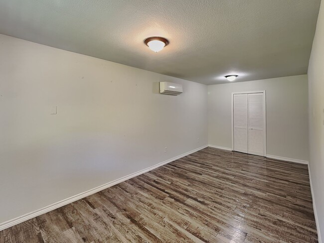Building Photo - Private Back Unit Living with a Touch of Country Charm!