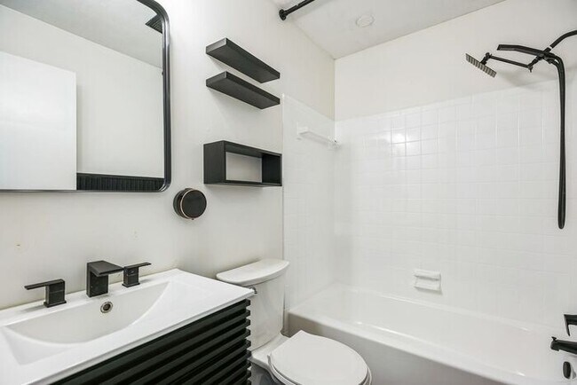 Building Photo - 12100 Silver Maple Dr