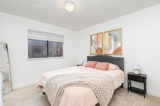 Building Photo - 803 Rush Creek Dr