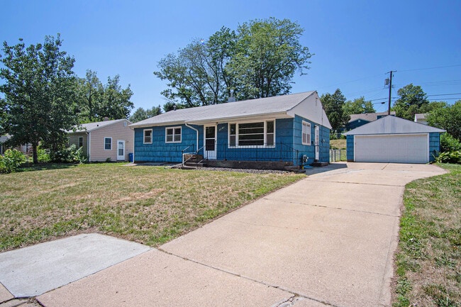 Building Photo - 2701 S Norton Ave