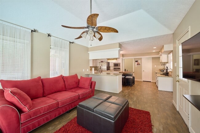 Building Photo - 121 April Waters Dr N