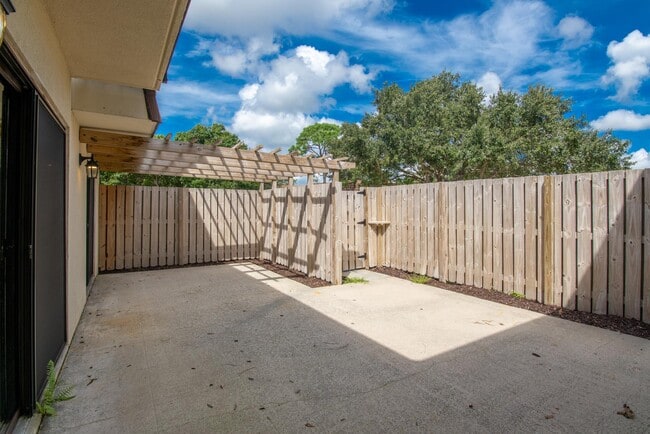 Building Photo - 1607 16th Ln