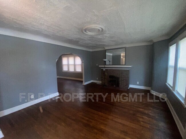 Building Photo - 3831 Waverly St