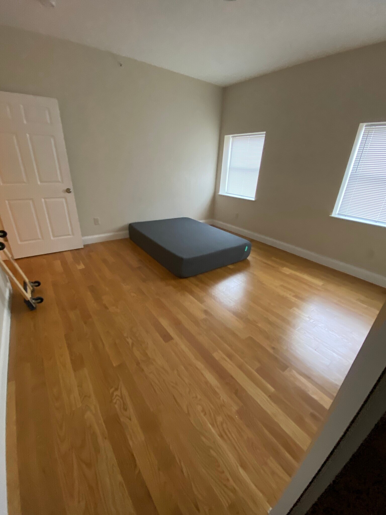 Building Photo - 137 Main St