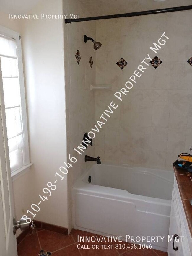 Building Photo - 611 Roome Ct