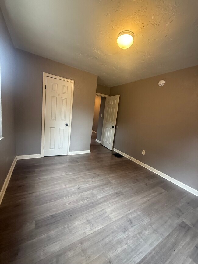 Building Photo - 411 Ryburn Ave