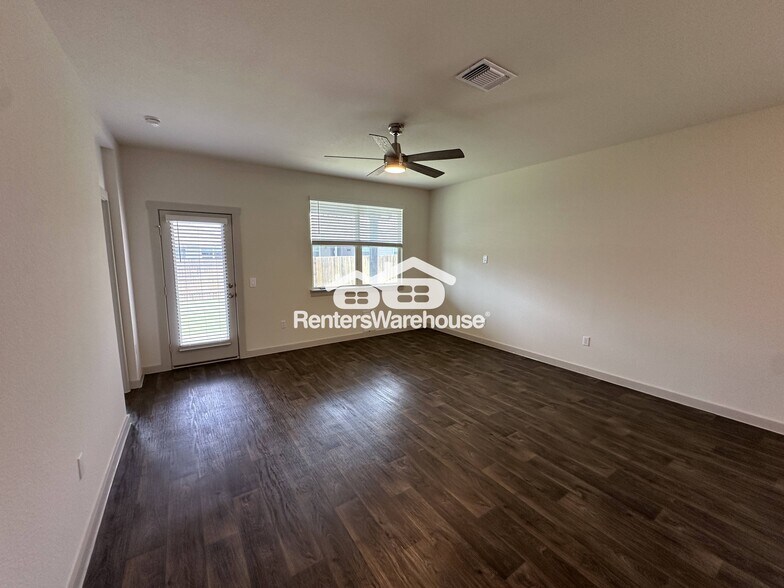 Building Photo - 103 Krause Spgs Dr