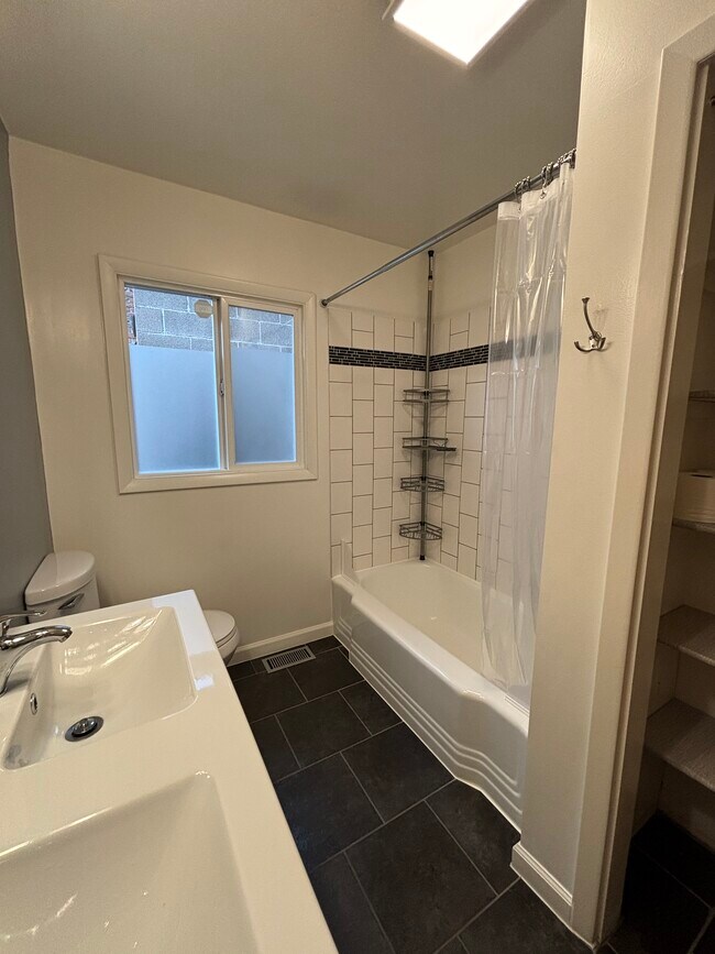 Building Photo - 7912 N Dwight Ave