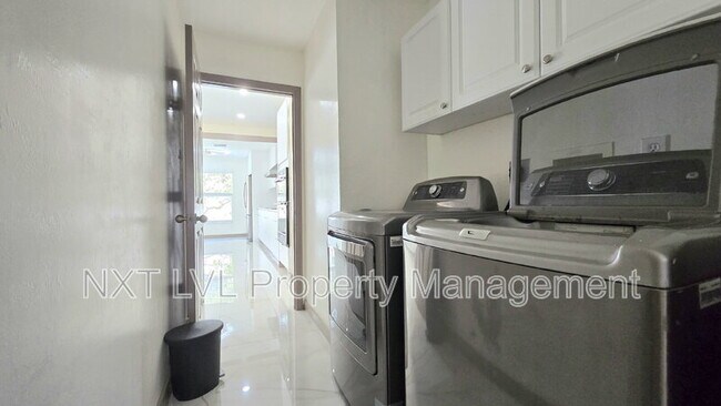 Building Photo - 511 SE 25th Terrace