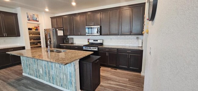 Building Photo - 17517 Booth Fls Wy