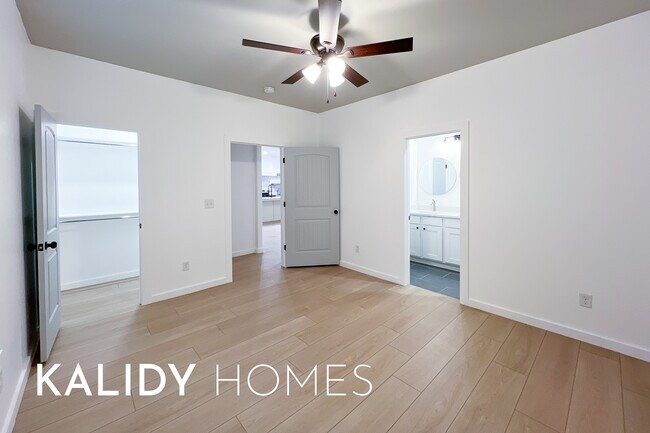 Building Photo - 12504 SW 12th St