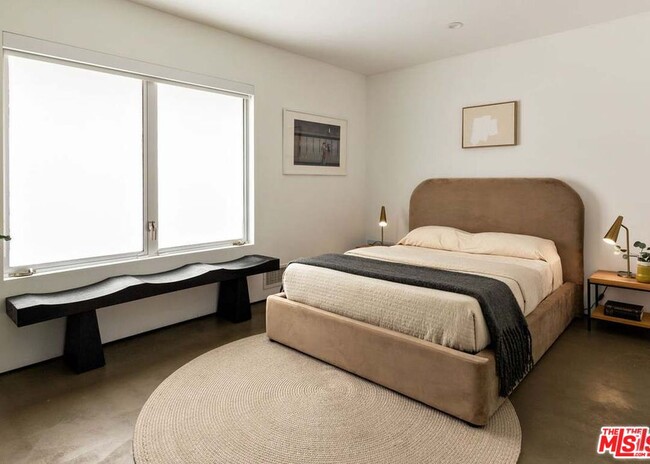 Building Photo - 2500 Zorada Dr