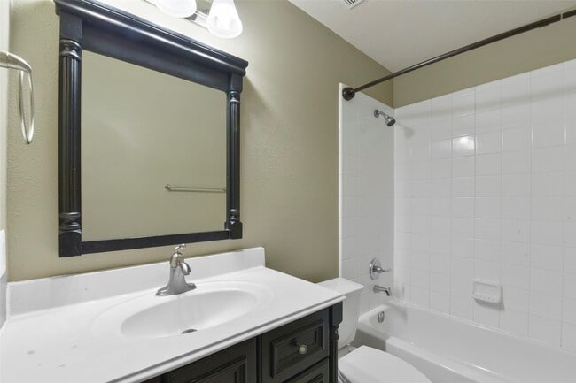 Building Photo - 9230 Eaglewood Spring Dr