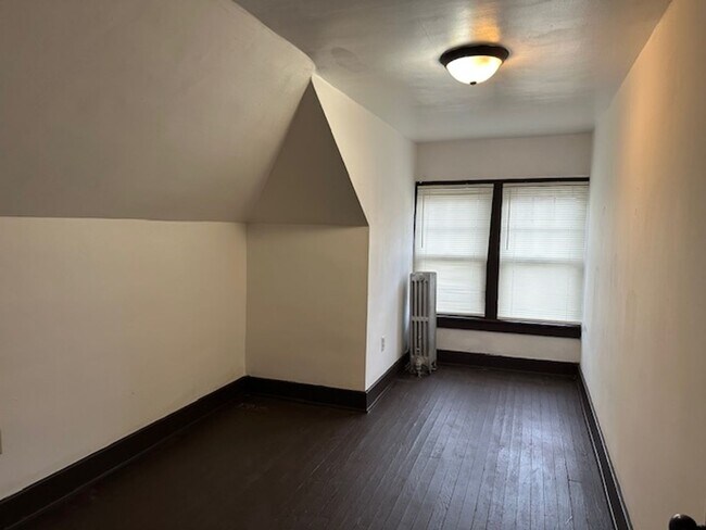 Building Photo - 2020 Chestnut St