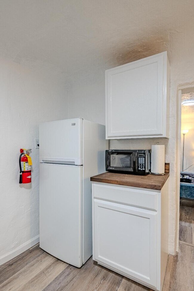 Building Photo - 704 Pacific Ave SW