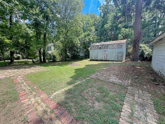 Building Photo - Large 4 bedroom in Highland!