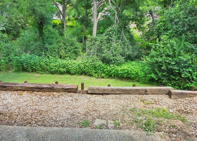 Building Photo - Move In Special $500.00 Security Deposit