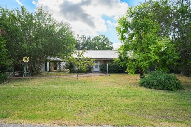 Building Photo - 413 Sun Bonnet Dr
