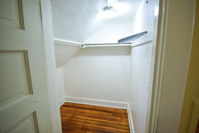 Building Photo - CLE-4637