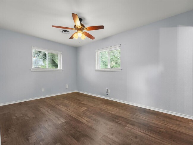 Building Photo - 8010 Camden Dr