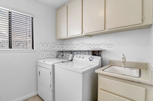 Building Photo - SW The Lakes!!!! Pool!!! Spa!!! Solar Panels!!! Primary bedroom downstairs!!! 3 Car Garage!!!