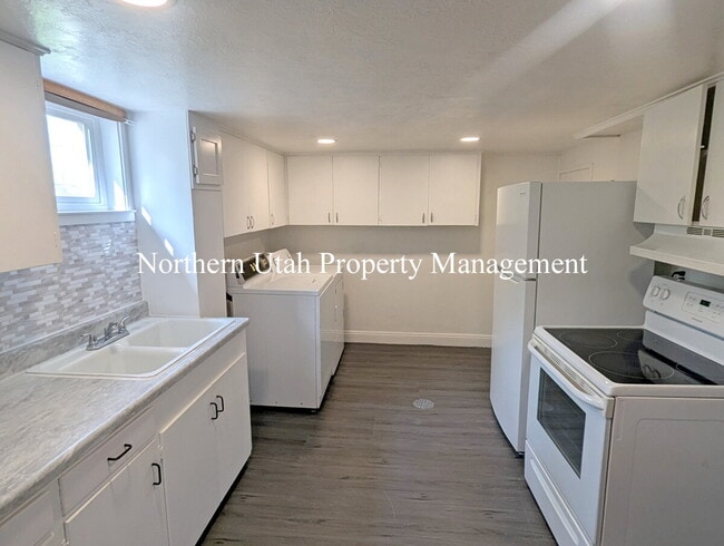 Building Photo - 2 Bed 1 Bath