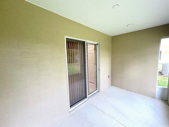 Building Photo - 111 Rolling Sands Dr