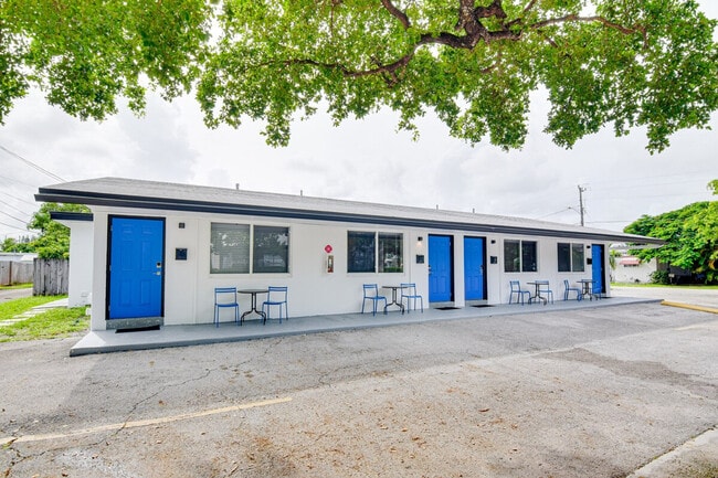 Building Photo - 412 NE 4th Ave