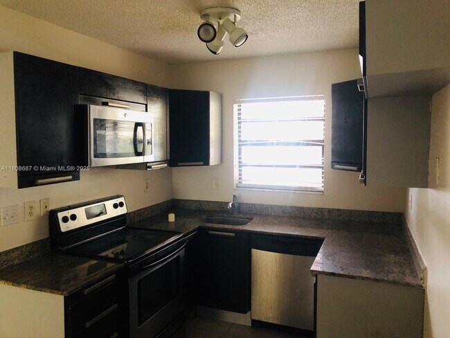 Building Photo - 11213 Royal Palm Blvd