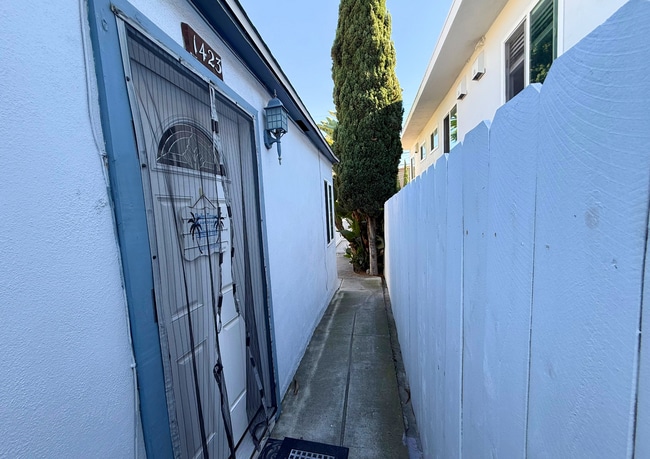 Building Photo - Cozy 2BR with Serene Courtyard Escape