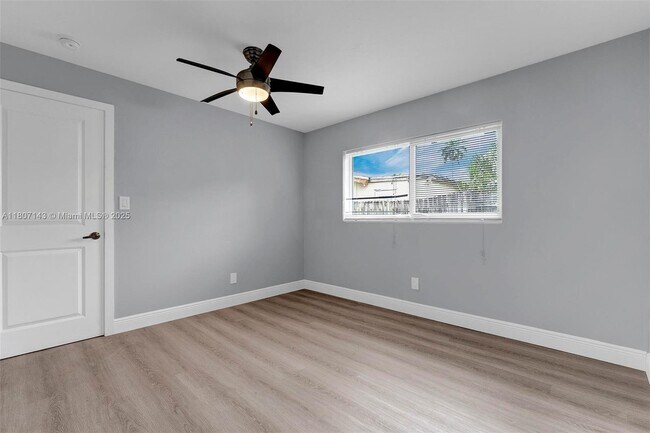 Building Photo - 1120 SW 30th St