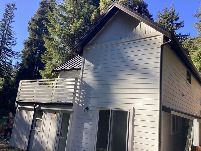 Building Photo - Desirable Soquel Location