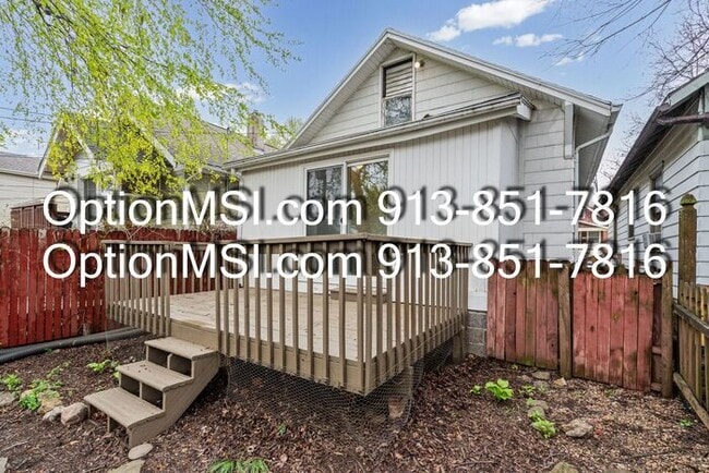 Building Photo - West Plaza!!!