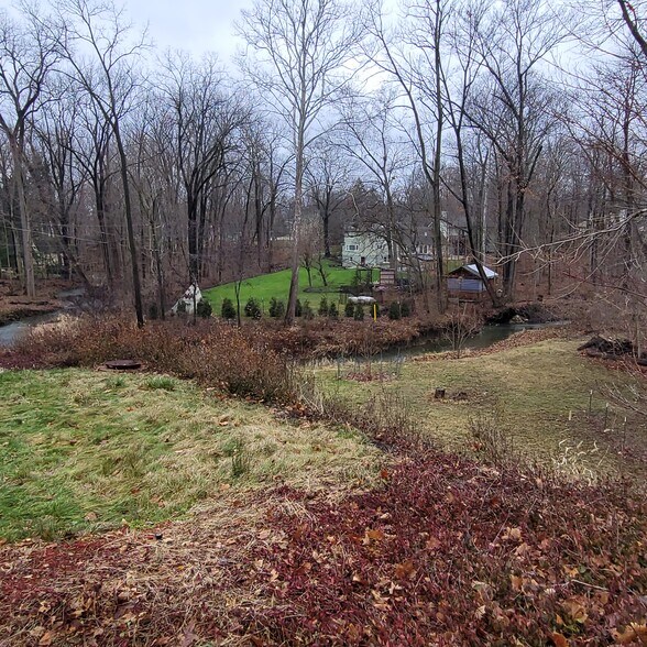 Building Photo - 17 Woodland Dr