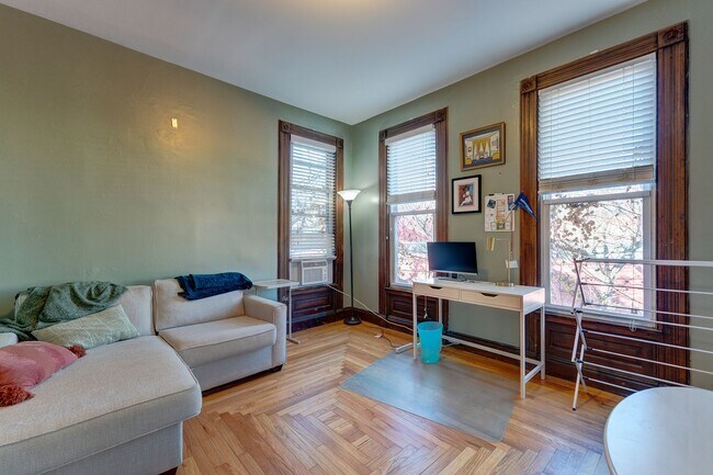 Building Photo - 119 Olive St