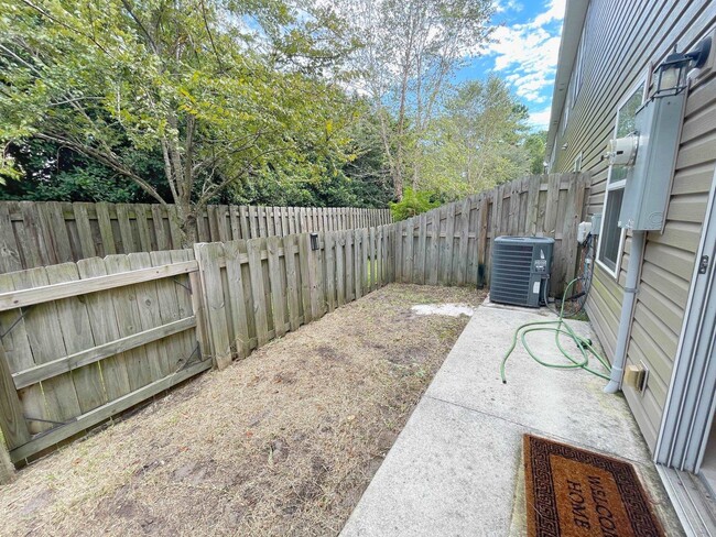 Building Photo - 100 Moultrie Village Ln