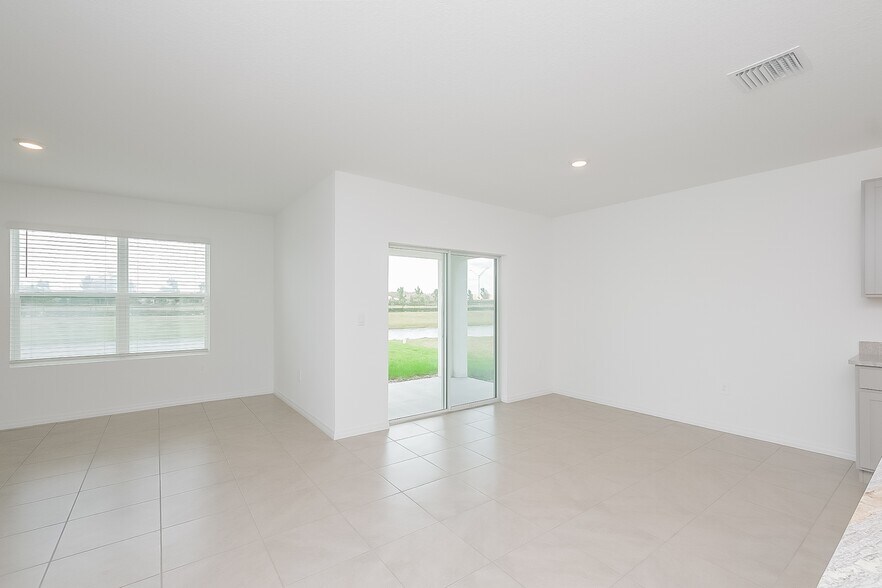 Building Photo - 17235 Reserva Dr